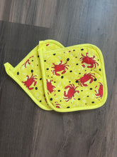 Load image into Gallery viewer, Crabs and Susans Pot Holder
