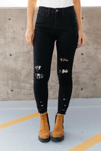Load image into Gallery viewer, Into The Wild Distressed Skinny Jeans Judy blue
